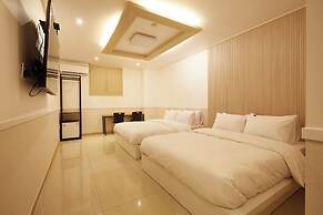 JM HOTEL