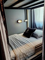 BLOOMZ HOSTEL
