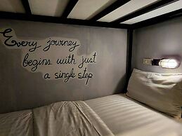BLOOMZ HOSTEL