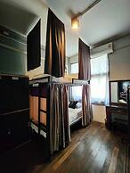 BLOOMZ HOSTEL