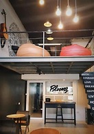 BLOOMZ HOSTEL