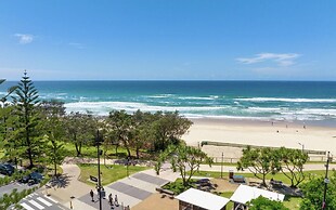 Beachfront Bliss in Surfers Paradise