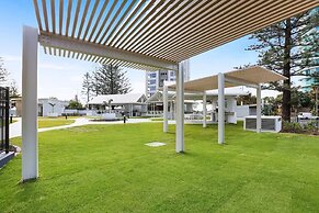 Beachfront Bliss in Surfers Paradise