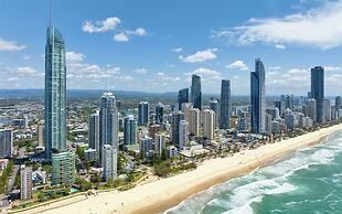 Beachfront Bliss in Surfers Paradise