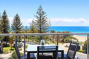 Beachfront Bliss in Surfers Paradise
