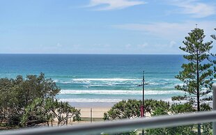 Beachfront Bliss in Surfers Paradise