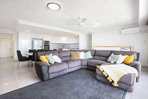 Beachfront Bliss in Surfers Paradise