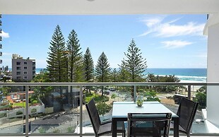 Beachfront Bliss in Surfers Paradise