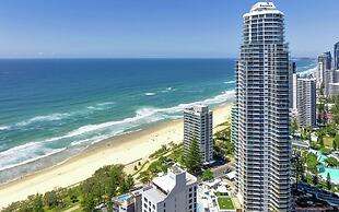 Beachfront Bliss in Surfers Paradise