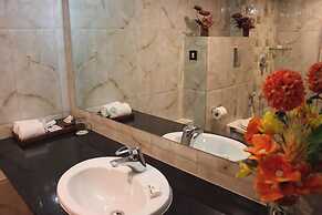 Hotel Hemaadri Grand
