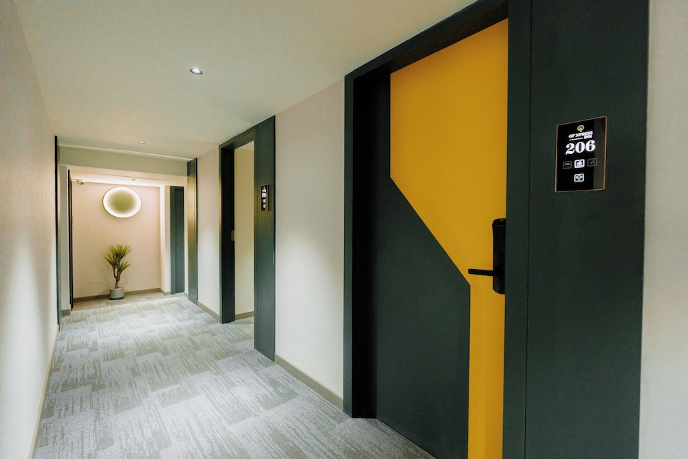 GP Xpress Inn by RAK Rooms