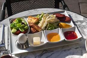 Galata Maison by Guest Teori