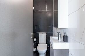 Artemis 1-BR Apt. & Terrace in Larnaca