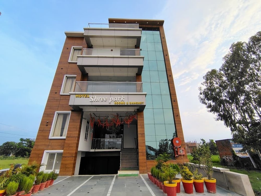 Hotel Shree Park Ayodhya