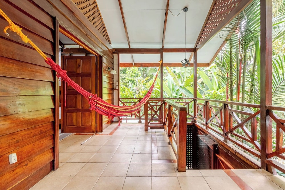 Private Caribbean Villa, Hot Jacuzzi & Pool