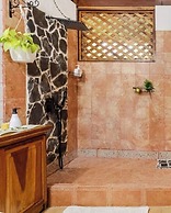 Private Caribbean Villa, Hot Jacuzzi & Pool