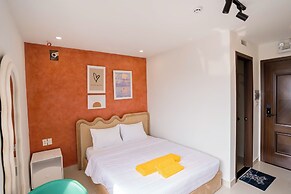 Mona Hotel