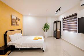 Mona Hotel
