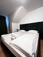 Simple 2BR Apt Near Meidling Station
