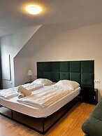 Simple 2BR Apt Near Meidling Station