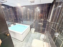 Hotel The Avanta - Gandhinagar
