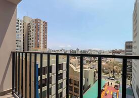 w Marvelous 2BR With Balcony in Miraflores
