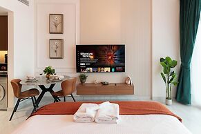 Luxury Studio with Pool - Azizi Vista