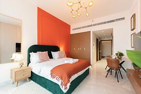 Luxury Studio with Pool - Azizi Vista
