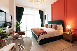 Luxury Studio with Pool - Azizi Vista