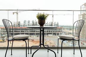 Luxury Studio with Pool - Azizi Vista