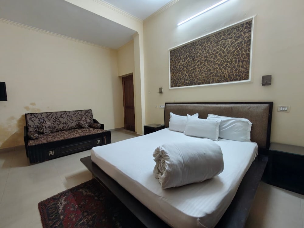 Hotel Downtown Kangra