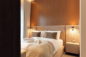 Luxury 1BR High-Floor Retreat