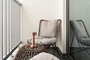 Luxury 1BR High-Floor Retreat