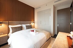 Luxury 1BR High-Floor Retreat