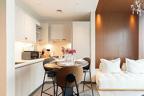 Luxury 1BR High-Floor Retreat