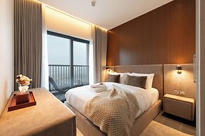 Luxury 1BR High-Floor Retreat