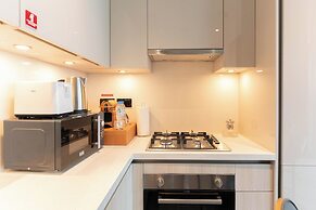 Luxury 1BR High-Floor Retreat