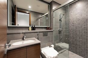 Luxury 1BR High-Floor Retreat