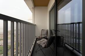 Luxury 1BR High-Floor Retreat