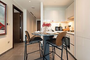 Luxury 1BR High-Floor Retreat