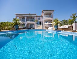 Nice Villa in Budens With Pool