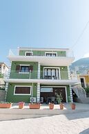Lakis Residences