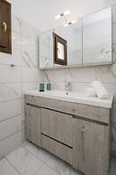 Lakis Residences