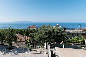 Lakis Residences