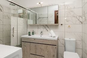 Lakis Residences