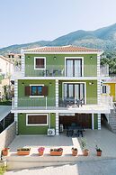 Lakis Residences