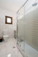 Lakis Residences