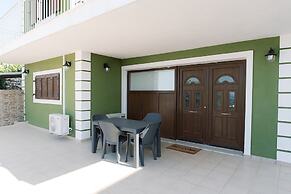 Lakis Residences