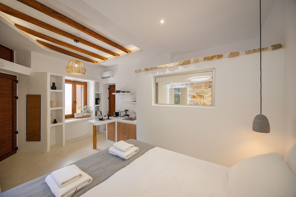 Naxos Suites