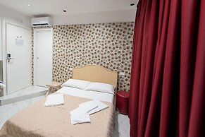 GREROS TOLEDO H. by Clapa Group dislocated hospitality